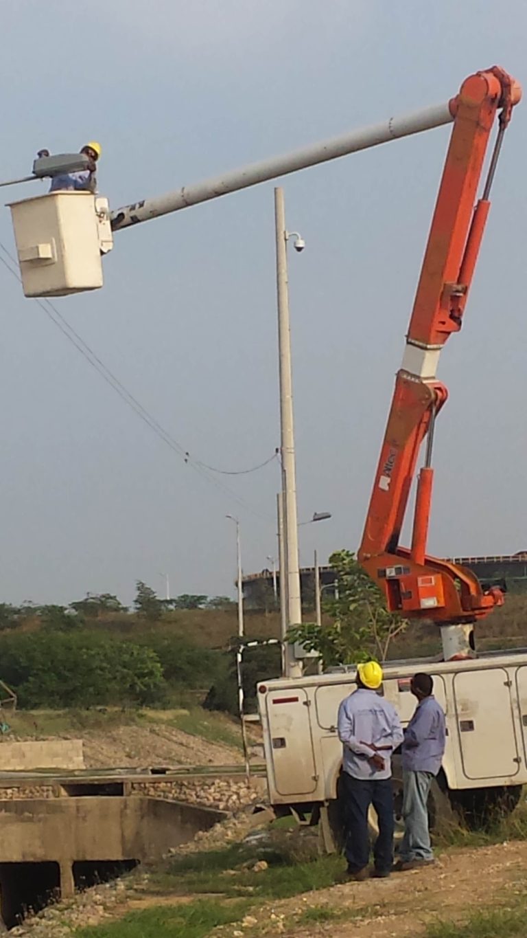 servicios de montaje y luminarias industriales en Cartagen